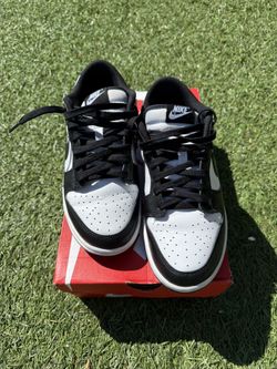 Nike Black/White(Panda) Duck Low Sz ( 9 in Women, 7.5 in Men)