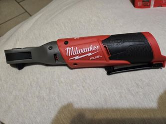 Milwaukee
M12 FUEL 12V Lithium-Ion Brushless Cordless 3/8 in. Ratchet (Tool-Only)  new