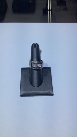 10k white gold Diamond Ring