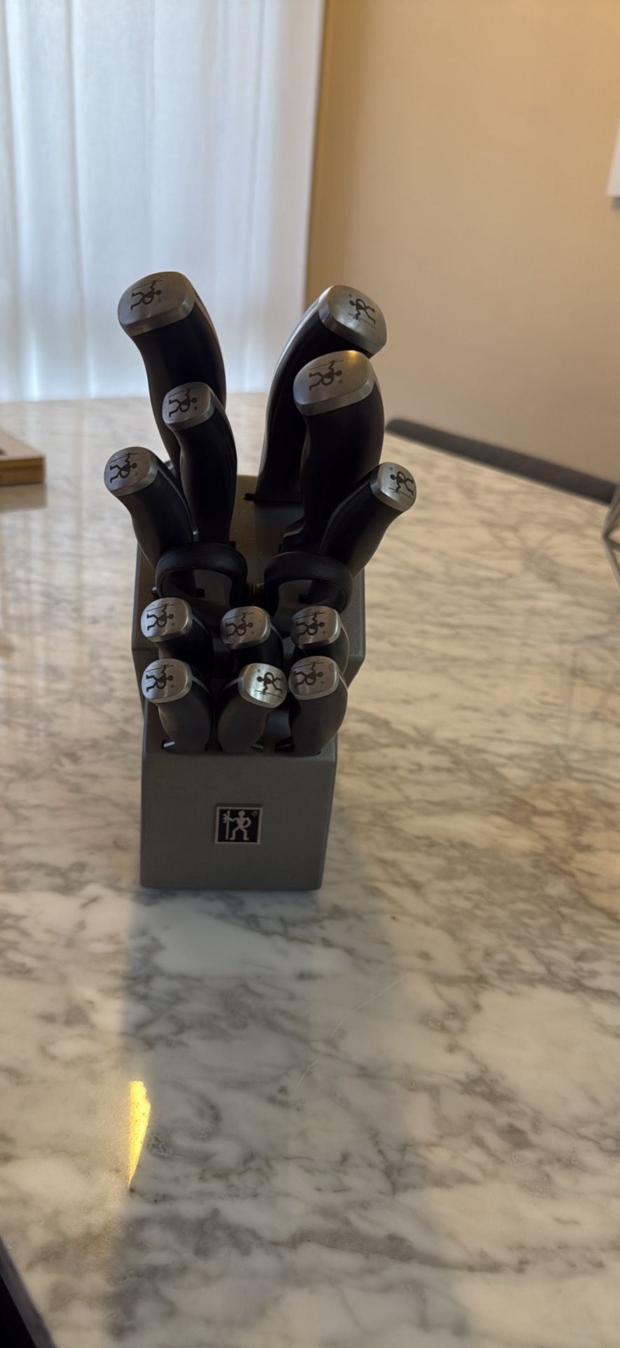 Henckels 13 Piece Knife Set. Must Go By 9.23
