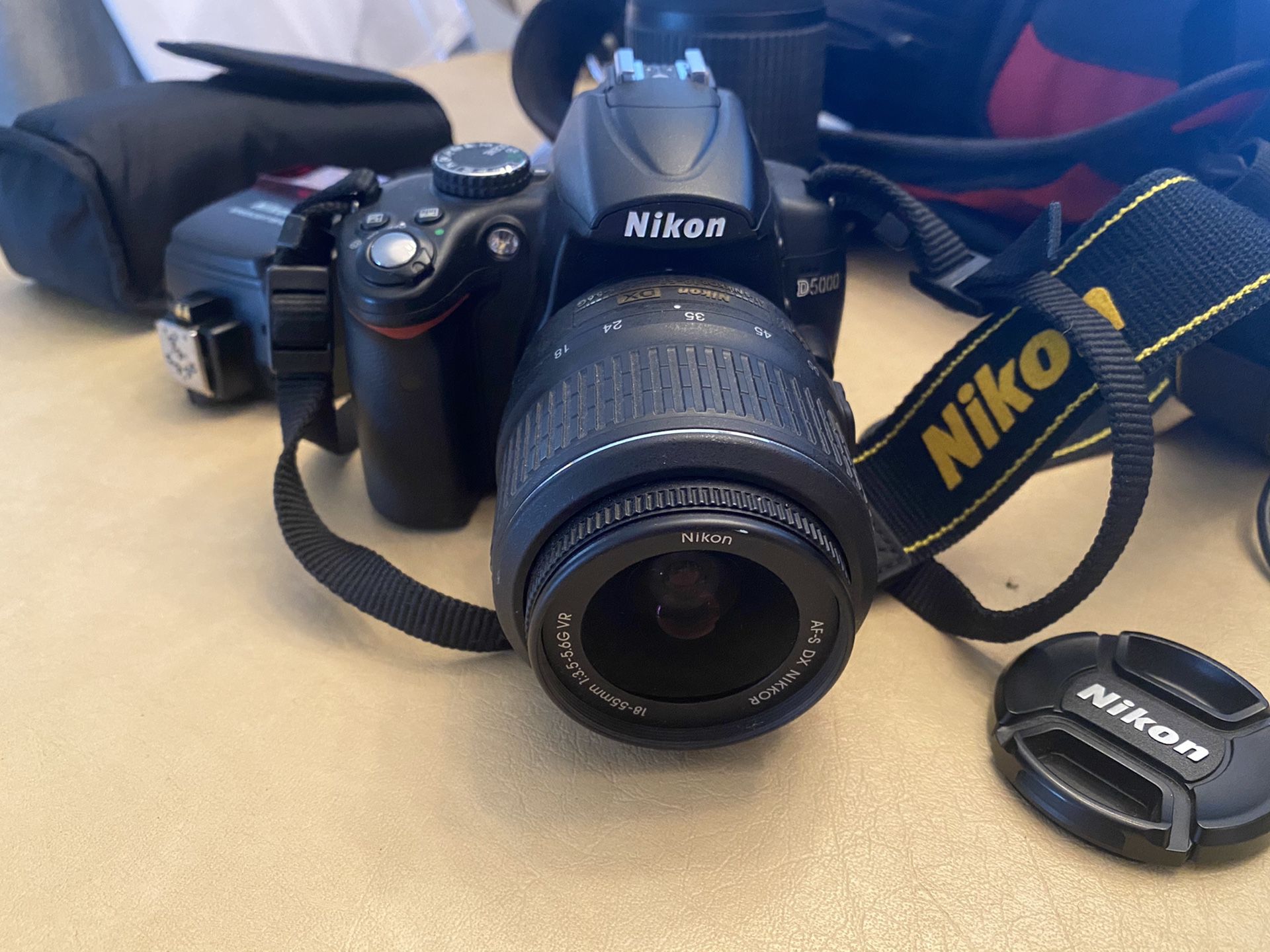 Nikon D5000 Digital SLR Camera w/18-55mm VR Lens bundle, 22K Shutter Count