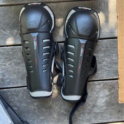 titan fox - kids knee guards