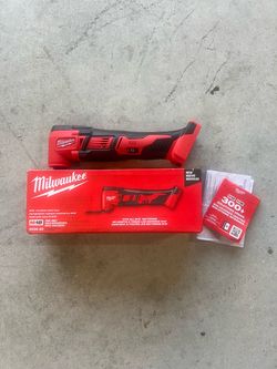 New Milwaukee M18 18V Lithium-Ion Cordless Oscillating Multi-Tool (Battery Not Included)