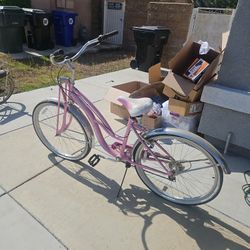 Schwinn roxie beach cruiser