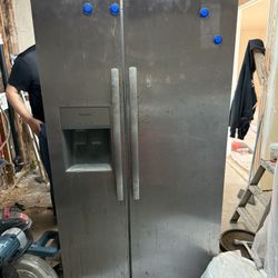 Frigidaire Side-by-Side Refrigerator Fridge Works Great – As-Is