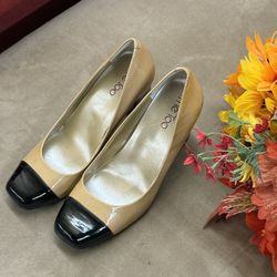 Women’s Two Tone Block Heel Pumps