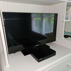 32 Inch TV and Blu-ray Player