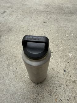 YETI Rambler tumbler w/ handle lid – authentic