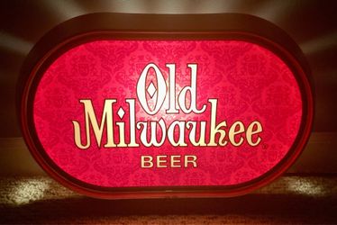 Vintage Old Milwaukee Beer Illuminated Bar Sign - 1977