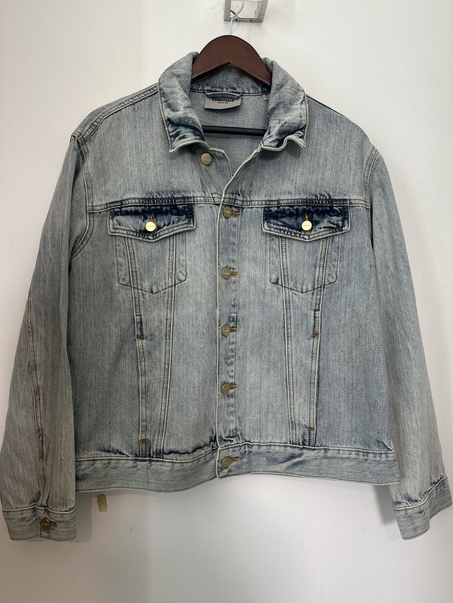 FEAR OF GOD FOG ESSENTIALS DENIM TRUCKER JACKET LIGHT INDIGO L M S Medium