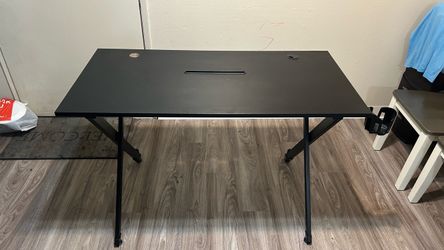 Gaming desk