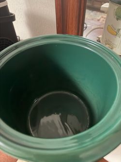 Older small crockpot