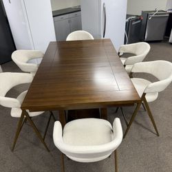 Dinning  Table Set Of 7 PCs
