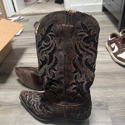 Women’s 8.5 cowboy boots