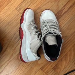 Jordan 11 Low White Red Sz 8.5