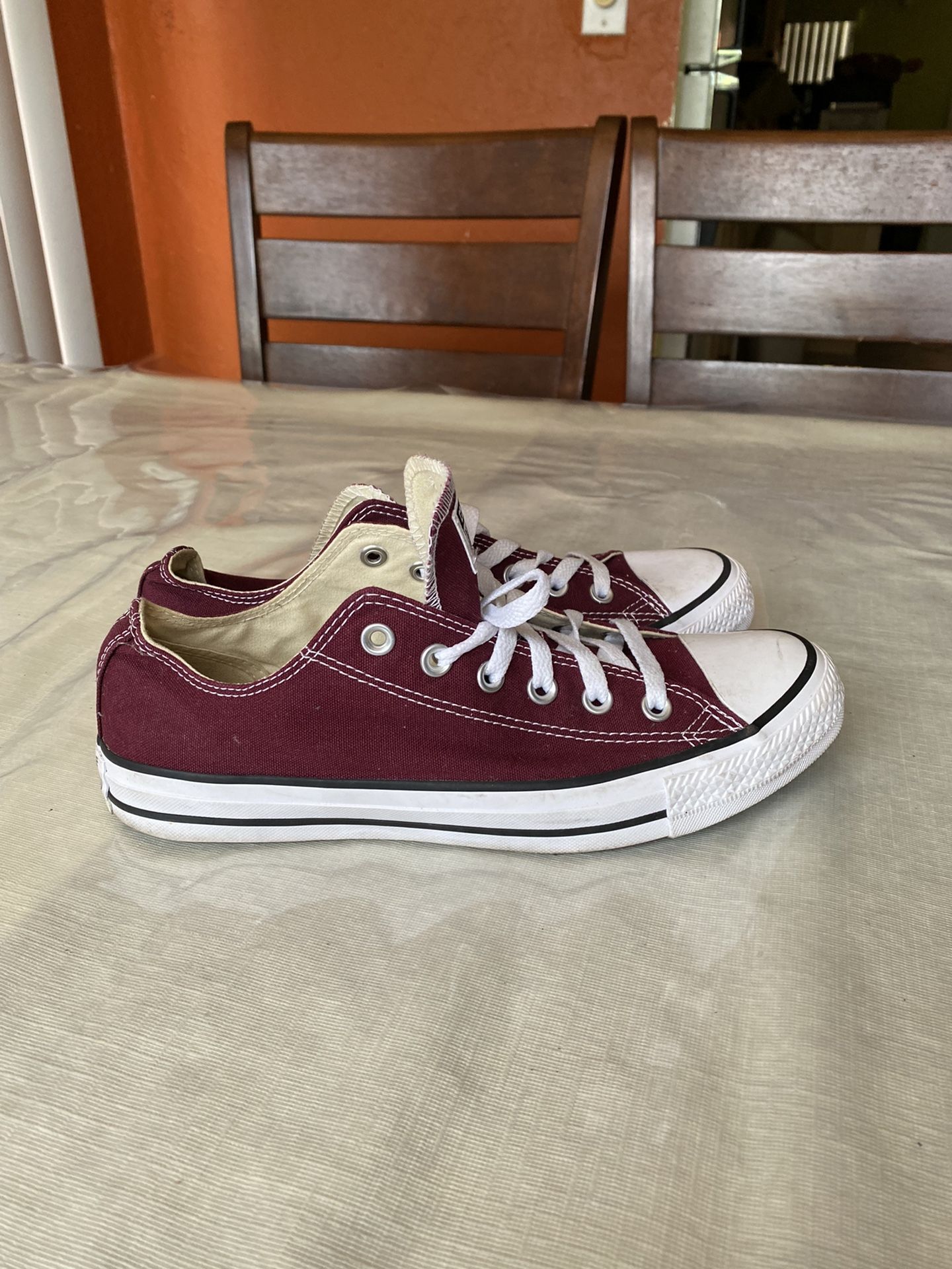 Converse Unisex All Star  Shoes Sneakers men's 8 Woman 10 35X456YW0061  Burgundary Color CZ.   Used Like New