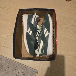 Reebok Sneakers
