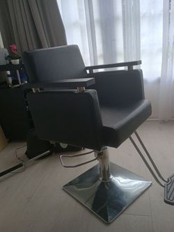 Salon chair black