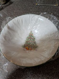 Trisa Christmas Bowl