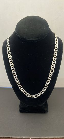 38.6 grams solid sterling silver 925 chain.