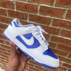 LIKE NEW NIKE DUNK LOWS 