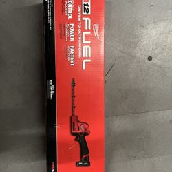 Milwaukee M12 FUEL 8 in. 12V Lithium-Ion Brushless Cordless Hedge Trimmer Kit with 4.0 Ah Battery and Charger