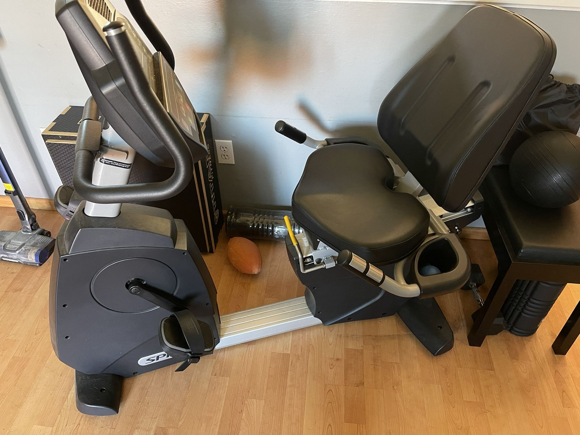 Spirit C Series CR800 Recumbent Exercise Bike
