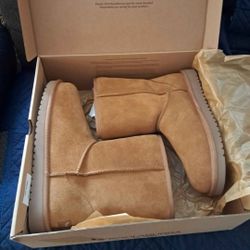 UGG WOMEN BOOTS size 9