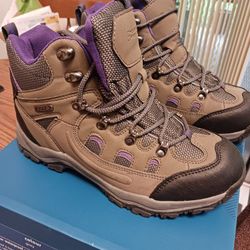Ladies Hiking boots 8 1/2 *great deal!