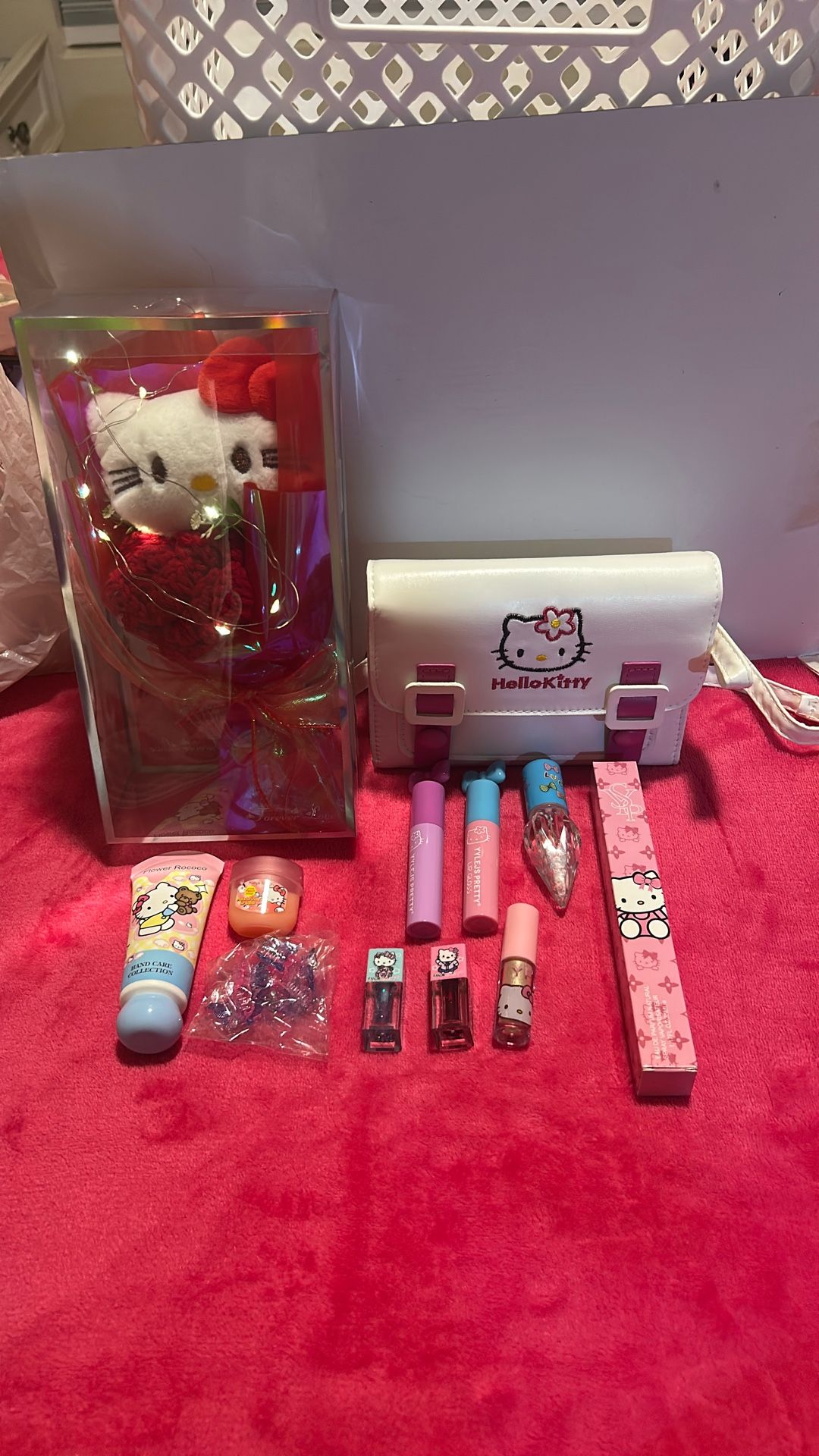 $30 Obo Hello Kitty Perfume Purse Flower Lip Glosses Hand Cream