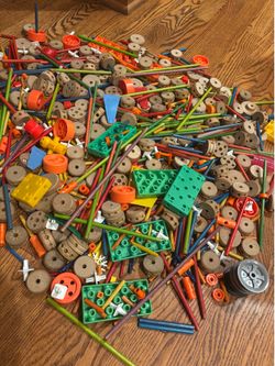 Vintage tinker toys over 600