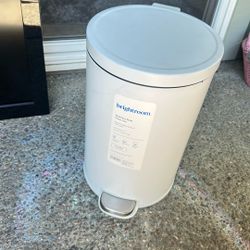 Bright room Garbage Can