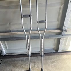 Crutches 4”6 To 5”2