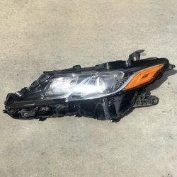 2018 - 2022 TOYOTA CAMRY CHROME HALOGEN LH DRIVER SIDE HEADLIGHT OEM