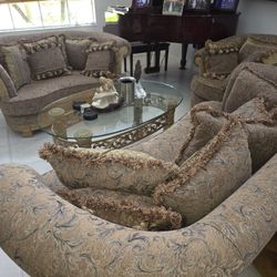 Couches  Couch Love Seat Set And Cocktail Table  Pillows Barely Used