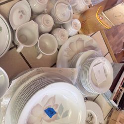 Estate Sale -Mikasa lyric dinnerware Set