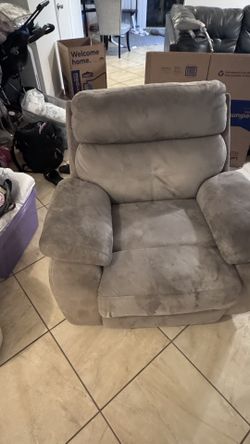 Comfy Recliner Chair – Great Condition $60