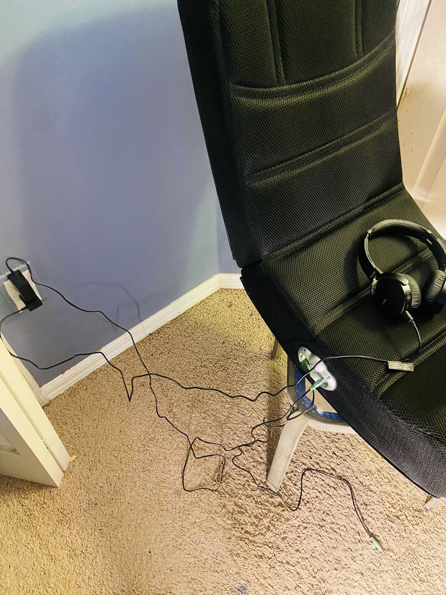 Gaming Chair/Headphones 