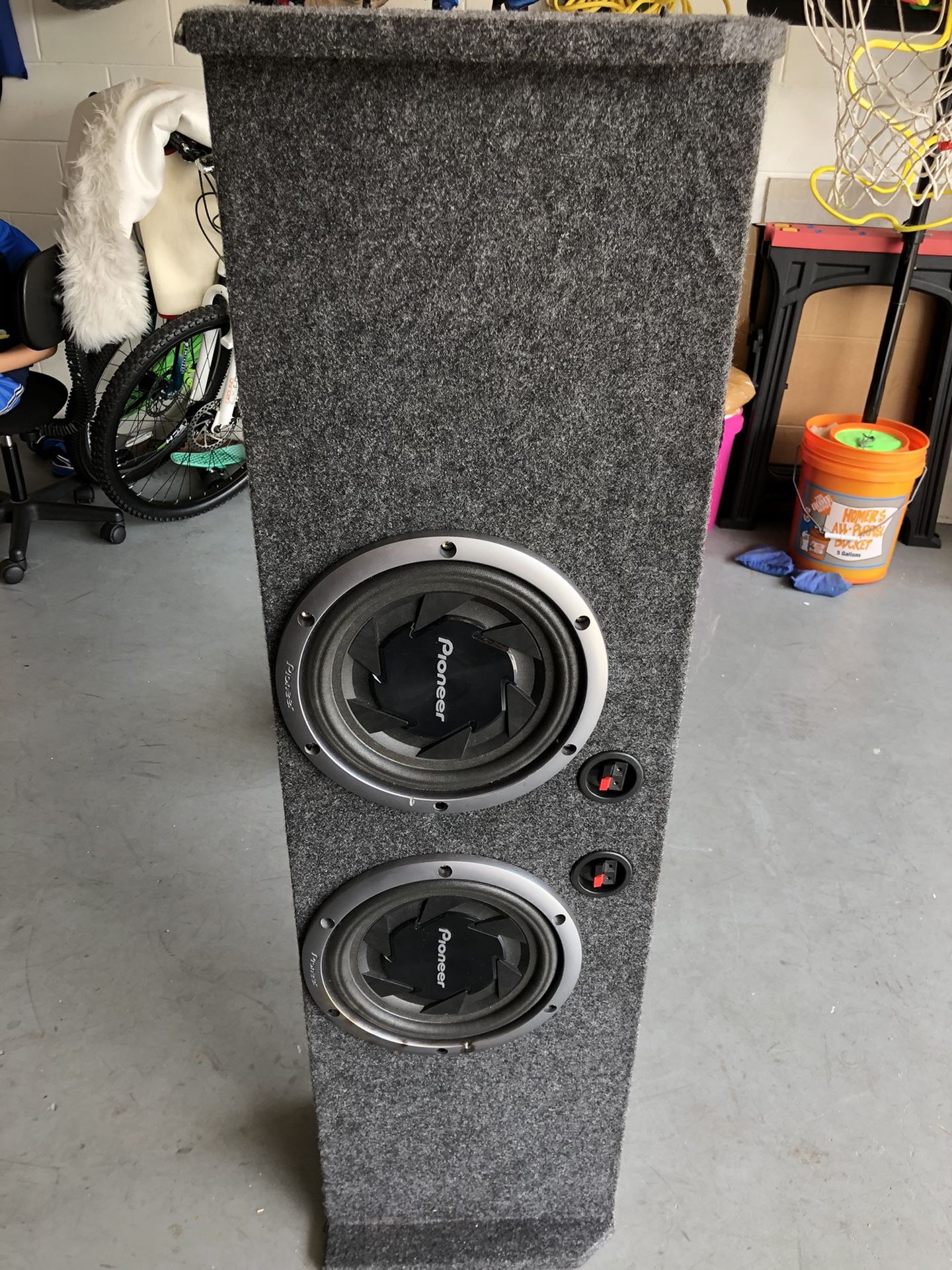 2 Pioneer 10s sub woofers in a enclosure box