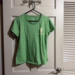 Women’s St. Patrick’s Guinness Beer Green T-shirt Size Medium 