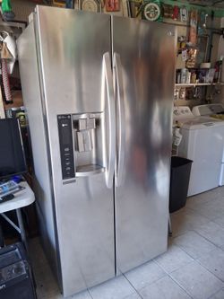 NICE..NICE...SEMINEW  LG FRIDGE 36 X 70 WORKING GOOD!!!!