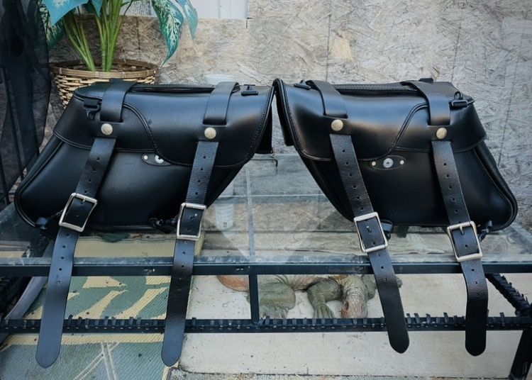 LEATHERWORKS 127+2 LONGER RETRO WIDE ANGLE LEATHER SADDLEBAGS W/ LOCK & KEYS