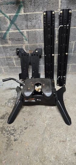 CURT 5TH WHEEL TRAILER HITCH