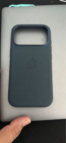 18 Pro woven case