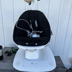 Baby Swing- 4moms Mamaroo 