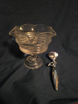 Party lite Sundae Pillar holder with ice cream scoop Snuffer.