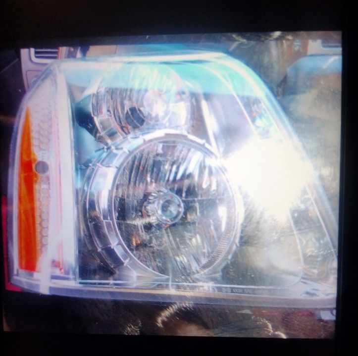 2007-2014 GMC YUKON HEADLIGHTS 