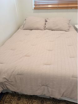 Tempurpedic mattress and boxspring with metal frame