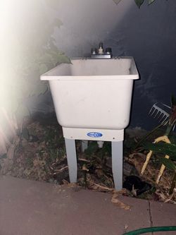 Utilatub Freestanding Utility Laundry Sink