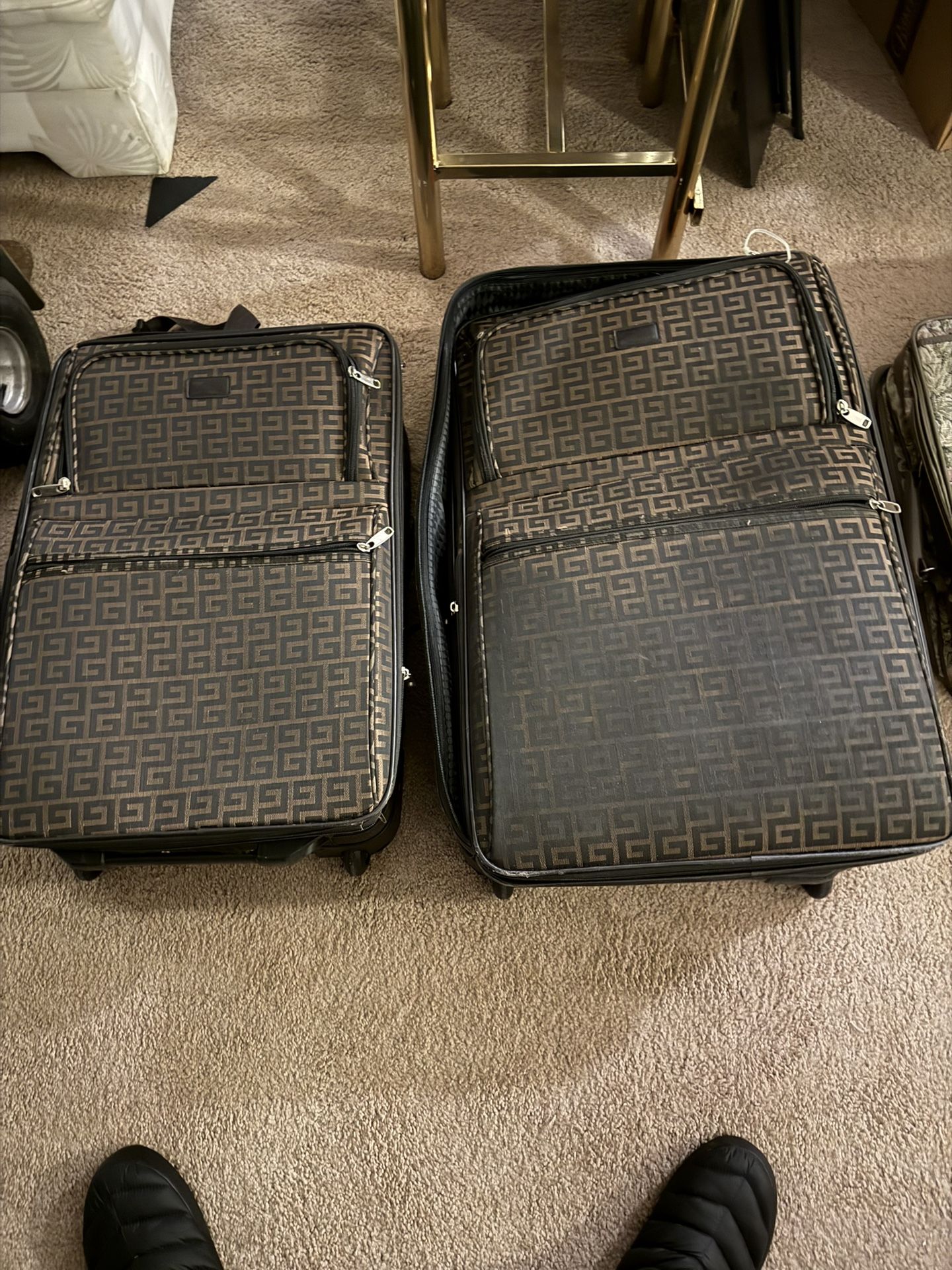 Large / Medium Soft Sided Suit Cases